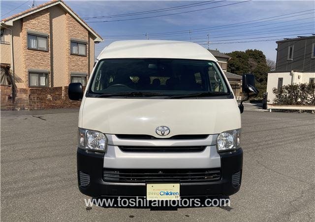 
								2022 TOYOTA HIACE VAN | PARKING SENSOR | BACK CAMERA full									