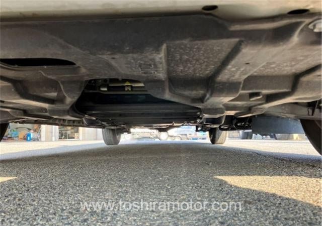 
								2023 TOYOTA HIACE VAN 418/1.5TSS full									