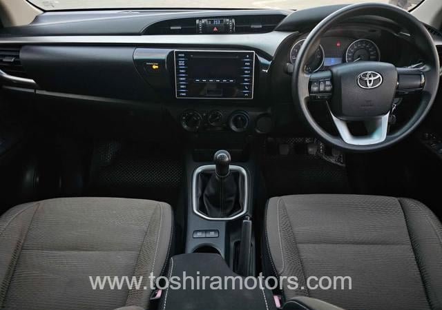 
								2015 TOYOTA HILUX 2.7 E REVO SMART CAB full									