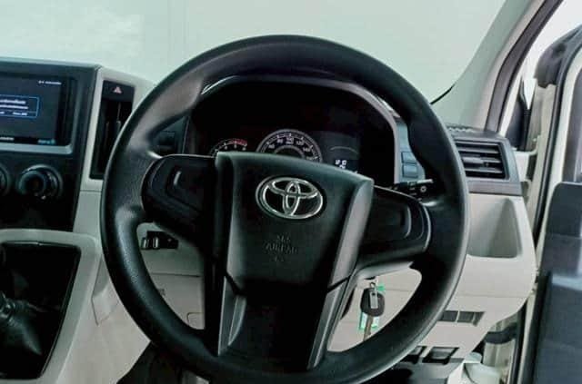 
								2023 Toyota Hiace Commuter full									