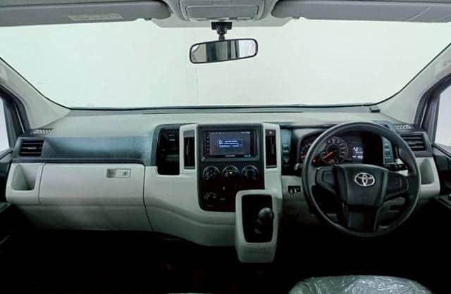 
								2023 Toyota Hiace Commuter full									